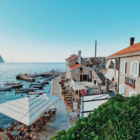 Apartments First Line Petrovac Bagian luar foto