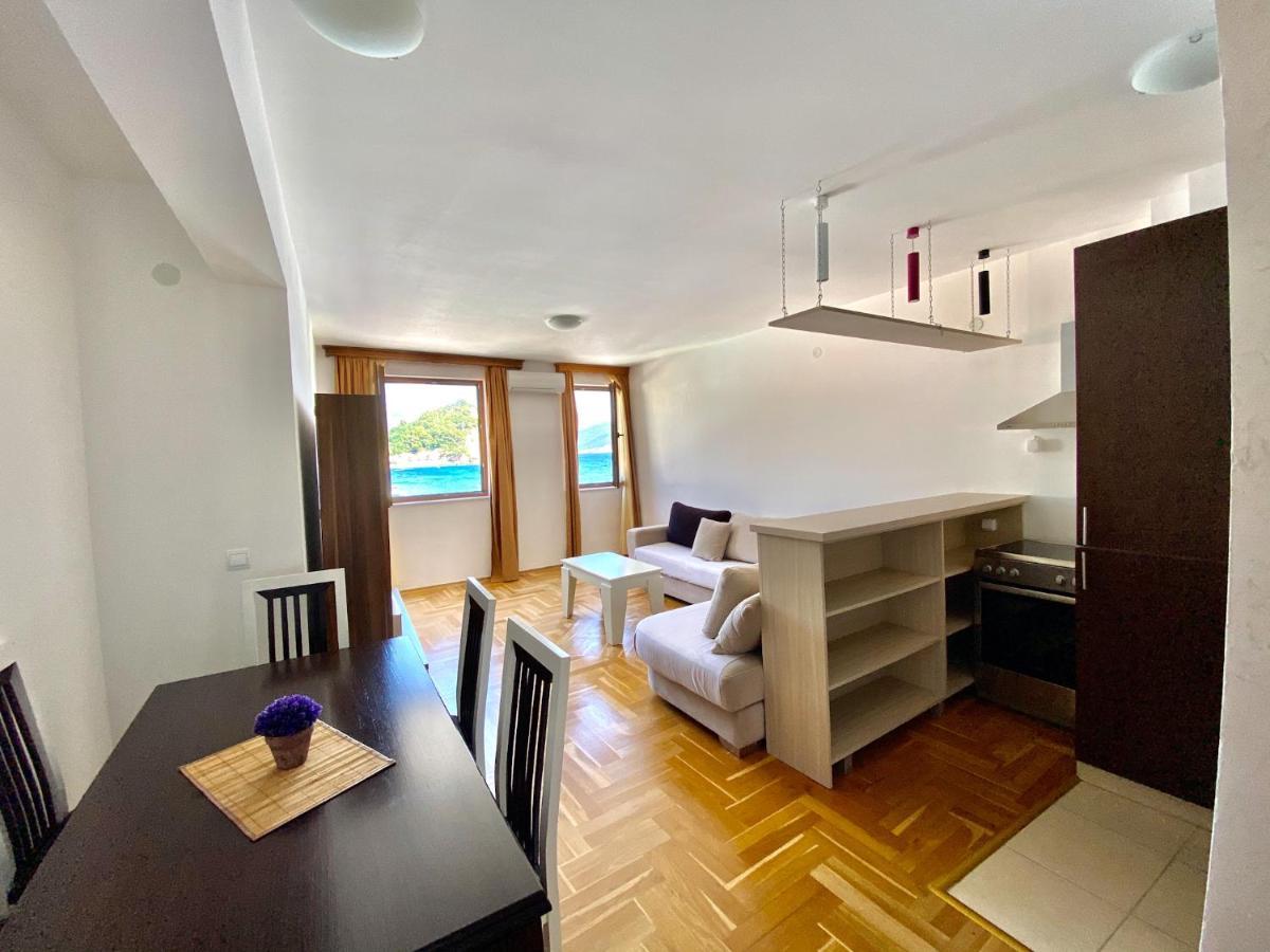Apartments First Line Petrovac Bagian luar foto
