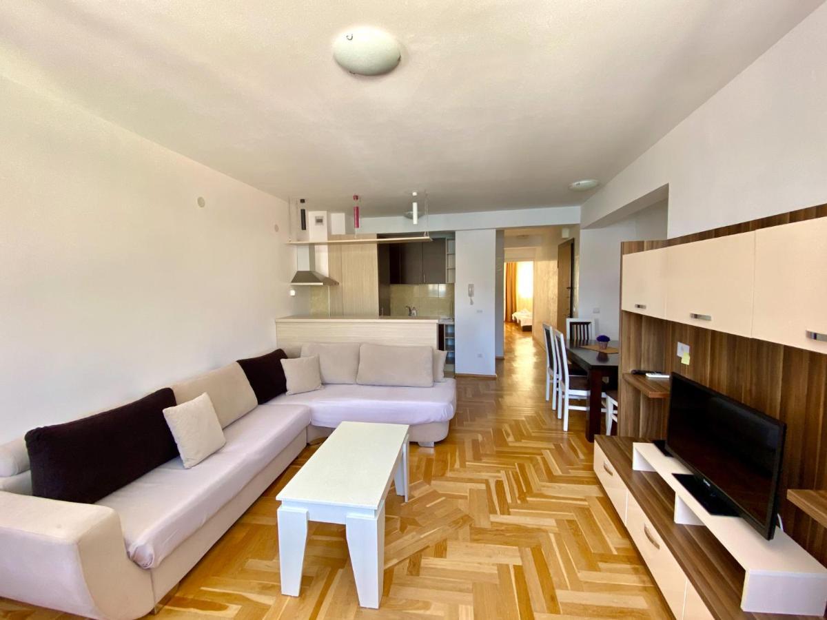 Apartments First Line Petrovac Bagian luar foto