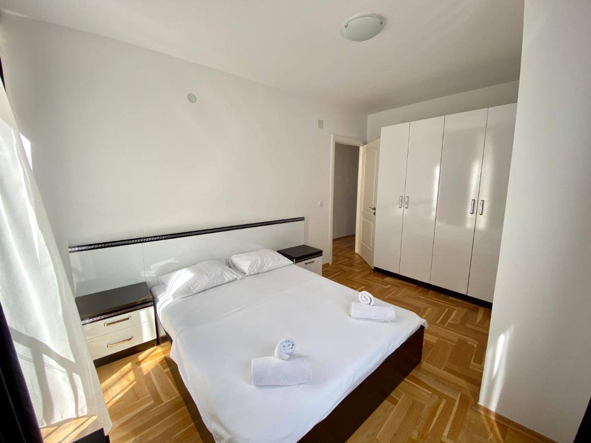 Apartments First Line Petrovac Bagian luar foto