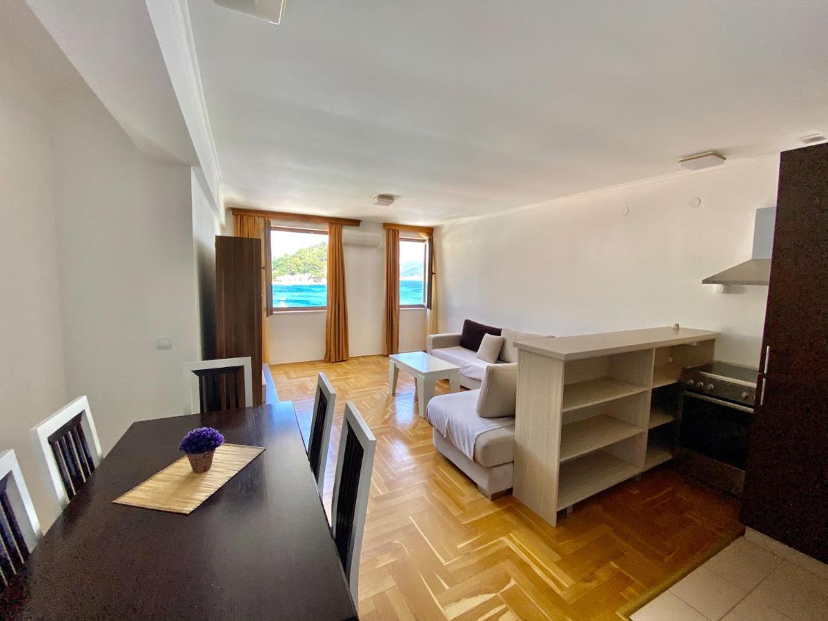Apartments First Line Petrovac Bagian luar foto