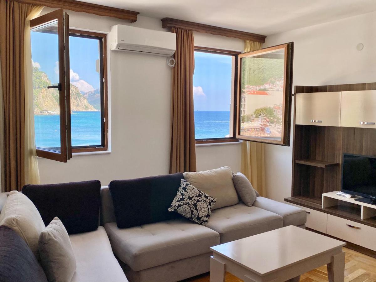 Apartments First Line Petrovac Bagian luar foto