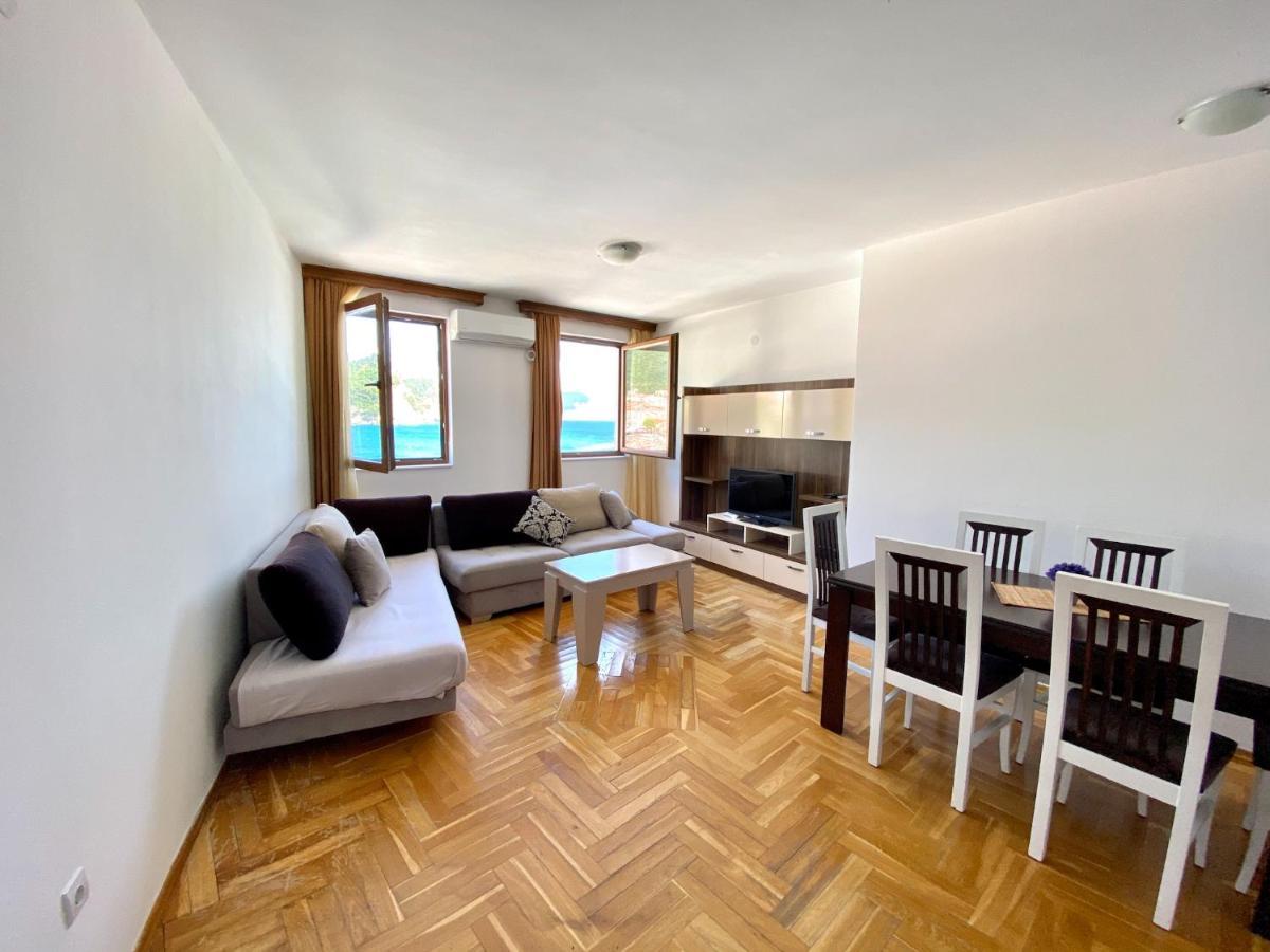 Apartments First Line Petrovac Bagian luar foto