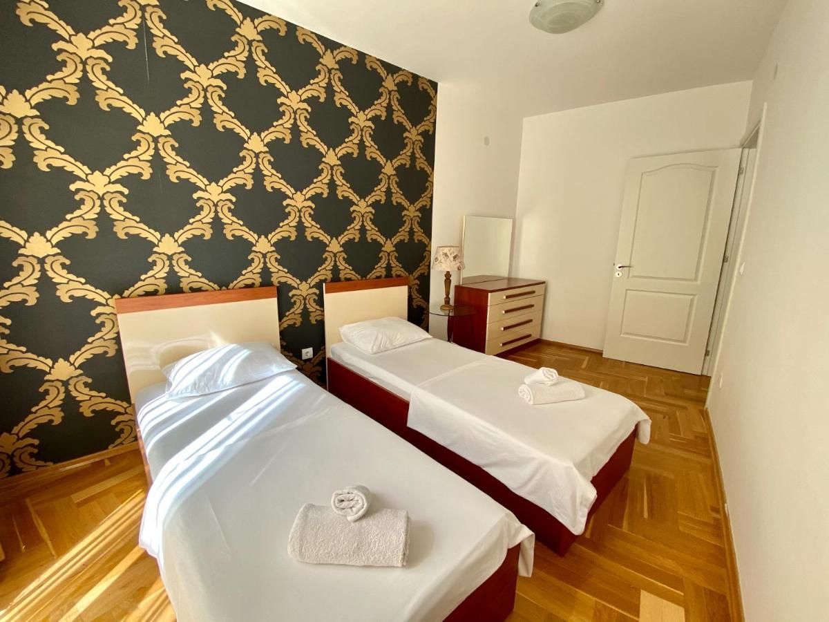 Apartments First Line Petrovac Bagian luar foto