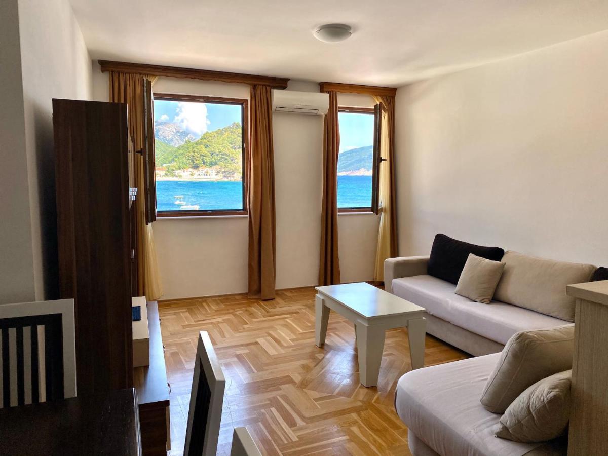 Apartments First Line Petrovac Bagian luar foto