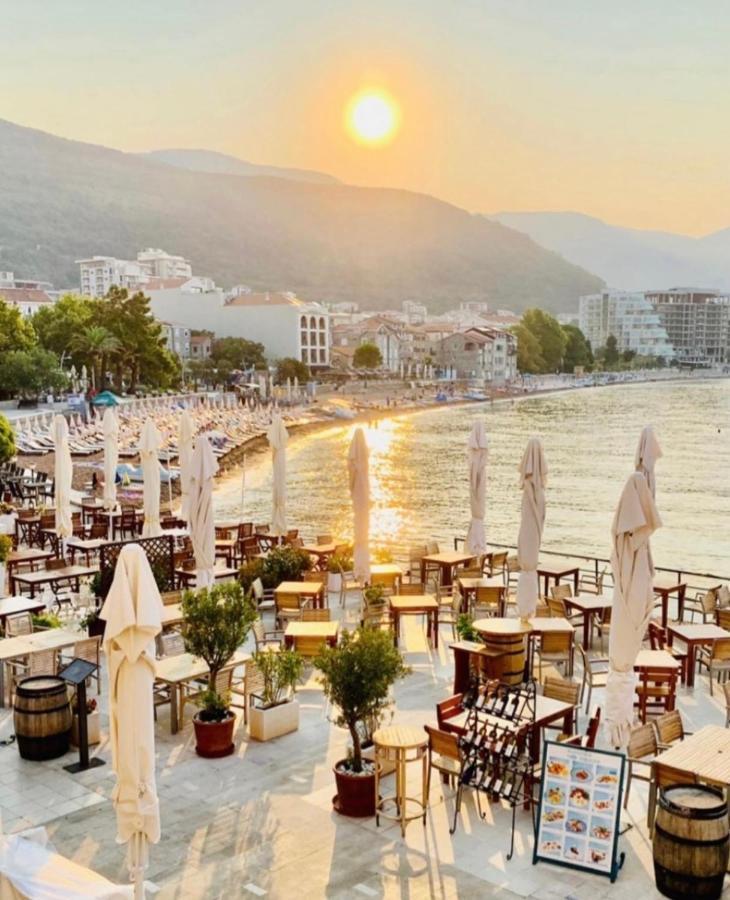 Apartments First Line Petrovac Bagian luar foto