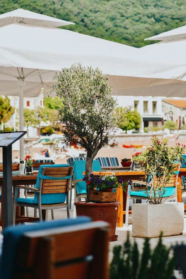 Apartments First Line Petrovac Bagian luar foto