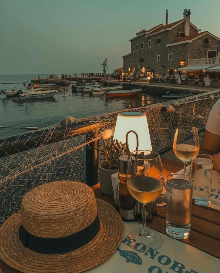 Apartments First Line Petrovac Bagian luar foto