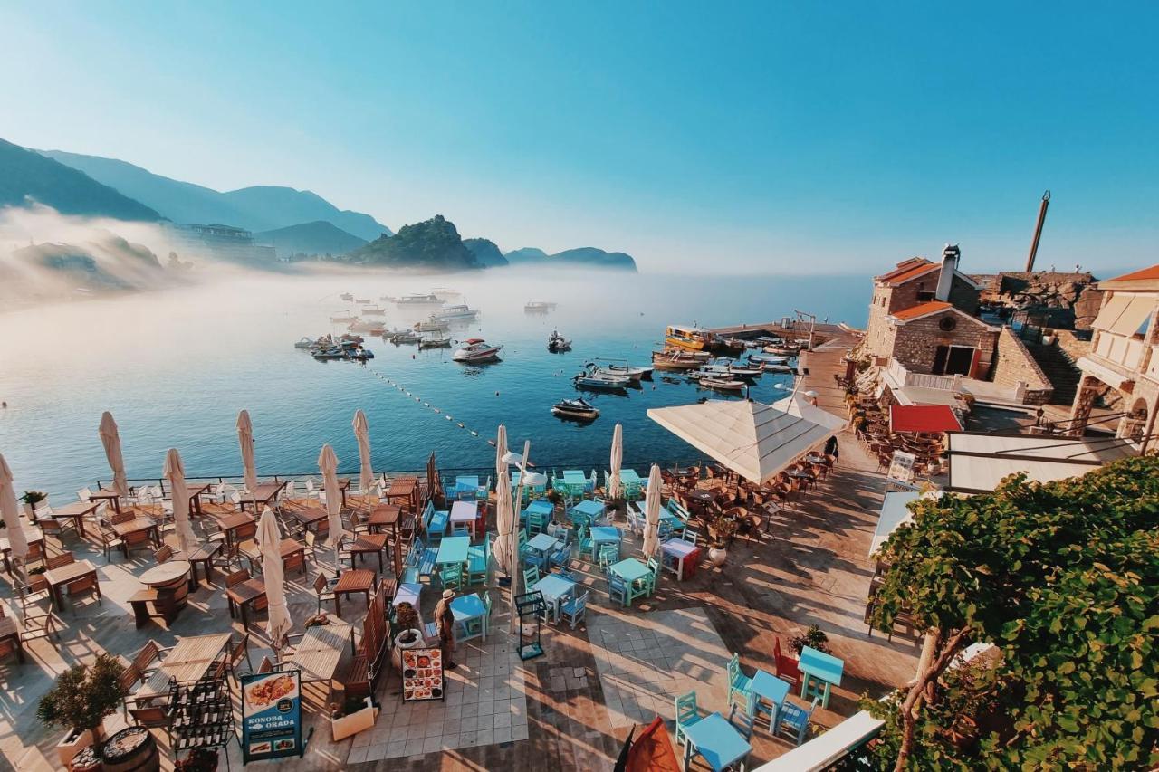 Apartments First Line Petrovac Bagian luar foto