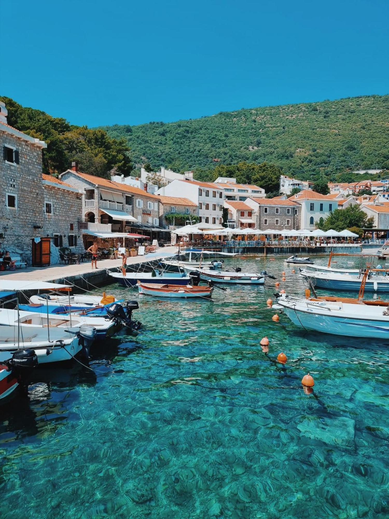 Apartments First Line Petrovac Bagian luar foto