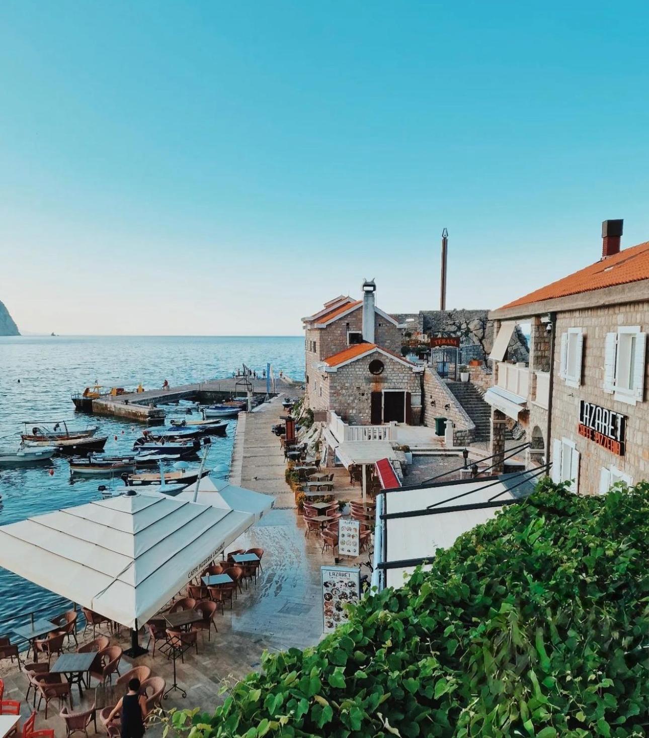 Apartments First Line Petrovac Bagian luar foto
