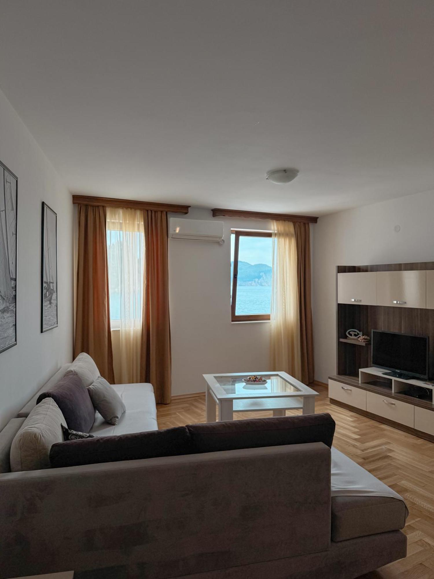 Apartments First Line Petrovac Bagian luar foto